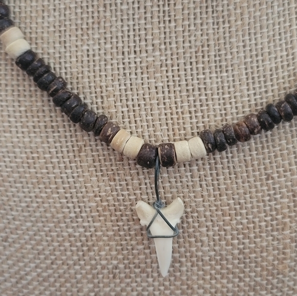 🦈Handmade, Wire Wrapped Shark Tooth Necklace w/ coconut shells 17 in - Picture 4 of 5